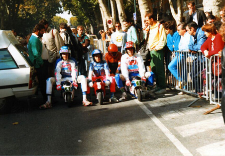 Jean-Michel avec Christian et Frédéric Bolley faisant du pocket bike