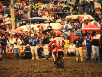 Jean-Michel Bayle à l'arrivée d'une manche de ce grand-prix de france 1988