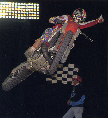 JMB remporte son premier SX international à Tokyo en 1989