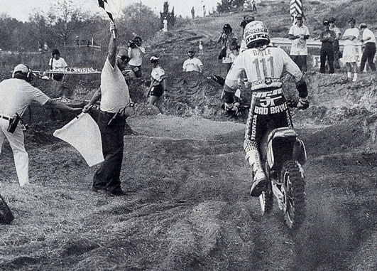 Jean-Michel remporte la première manche de l'épreuve d'ouverture du championnat 250