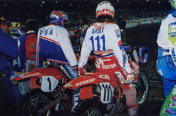 Jean-Michel Bayle et Ricky Johnson  vu de dos avant le départ