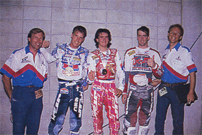 Jean-Michel Bayle, Ricky Johnson, Jeff Stanton, Roger de Coster et Dave Arnold après ce triplé Honda