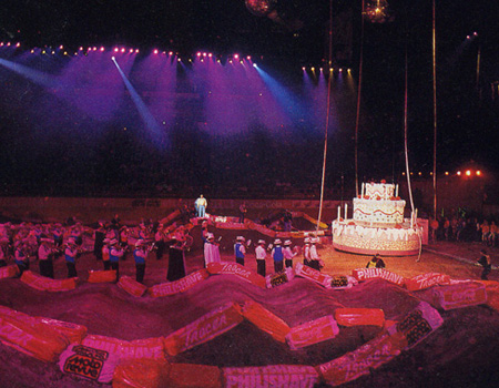 C'est le dixième Bercy, un énrome gâteau a été conçu pour fêter ça.