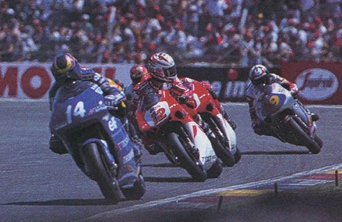 JMB pour la dernière fois sur la KR3, il repart chez Yamaha pour la saison 1998.
