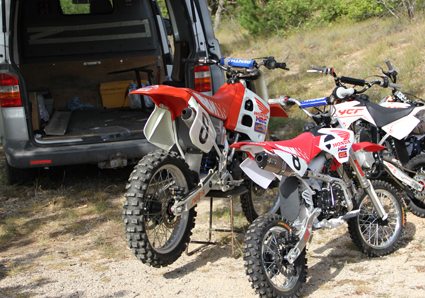 Jean-Michel Bayle lors de la session photos Mini Moto Magazine