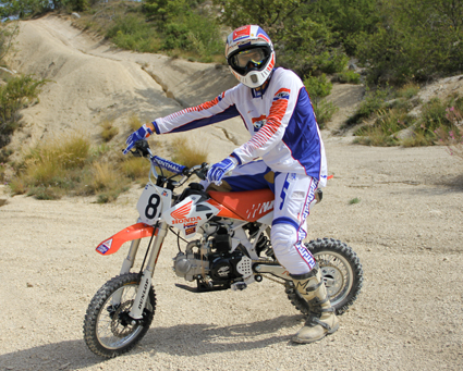 Jean-Michel Bayle lors de la session photos Mini Moto Magazine