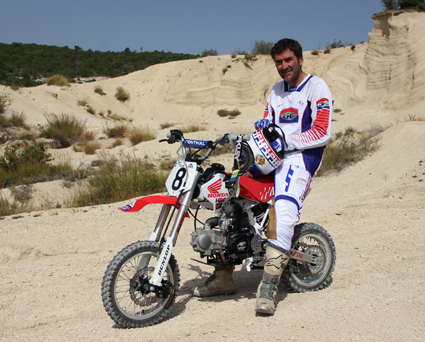 Jean-Michel Bayle lors de la session photos Mini Moto Magazine