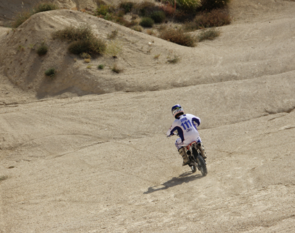 Jean-Michel Bayle lors de la session photos Mini Moto Magazine