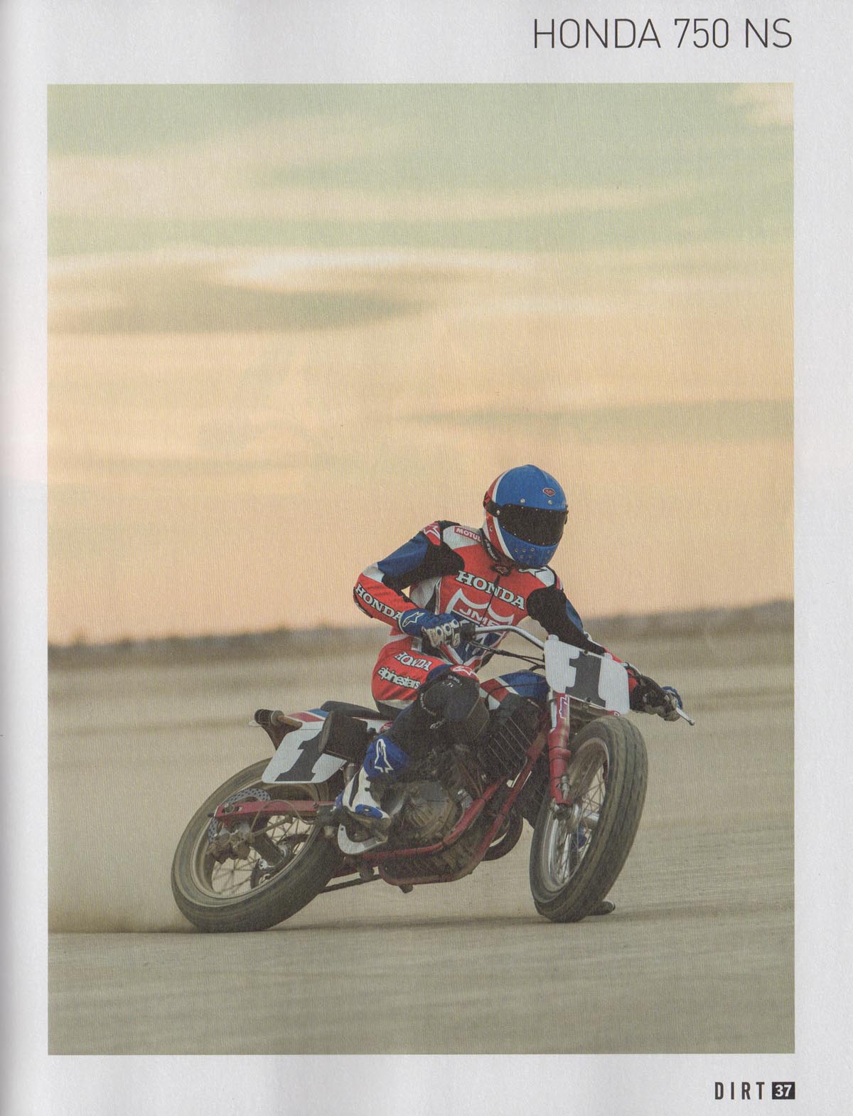 Jean-Michel Bayle essaye la Honda 750 NS dans le HS Café Racer dédié au Dirt
