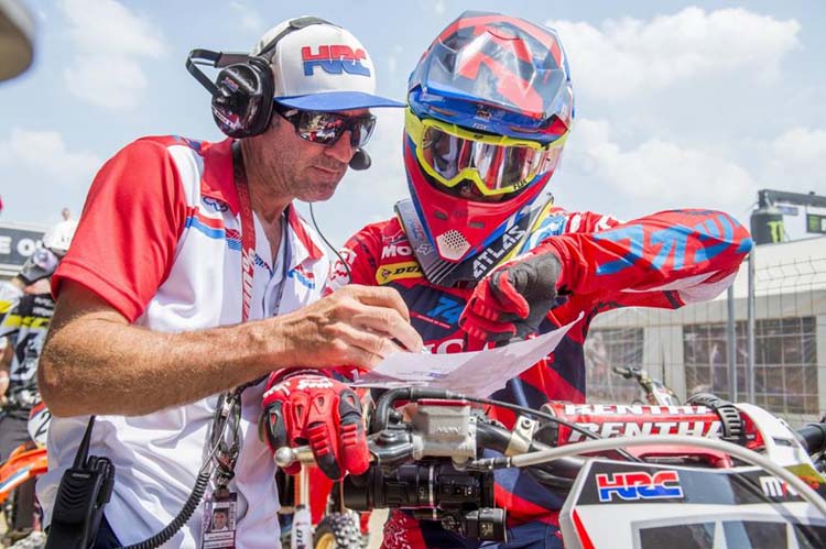 Jean-Michel Bayle et Bobryshev débrifent lors de cette séance