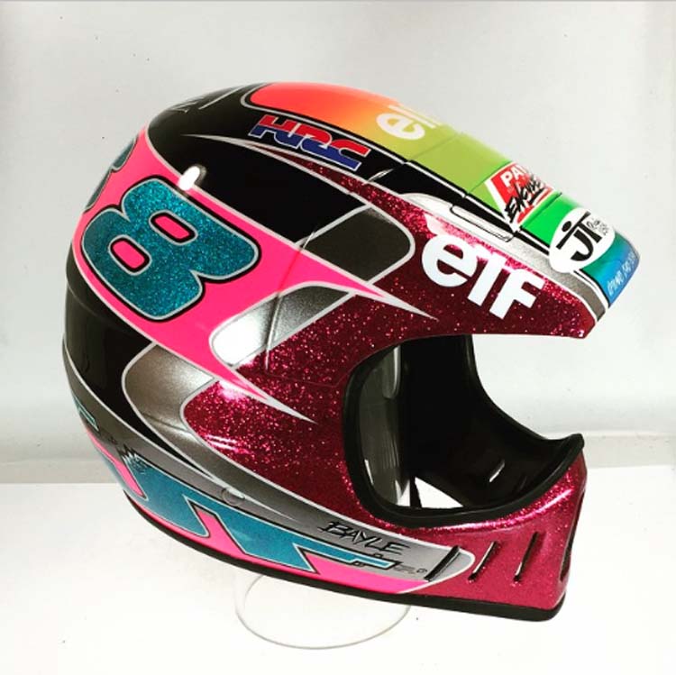 Le casque réplica JMB. Ce casque a été utilisé par Jean-Michel Bayle lors du supercross de Bercy 1990