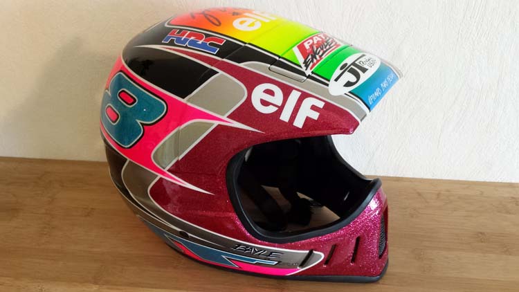 Le casque réplica JMB. Ce casque a été utilisé par Jean-Michel Bayle lors du supercross de Bercy 1990