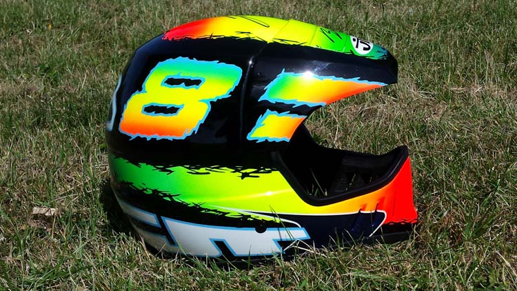 La réplique du casque de JMB utilisé lors du SX de Bercy de François le Strat