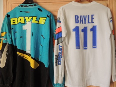 Les maillots 1989 et 1992 vue de dos