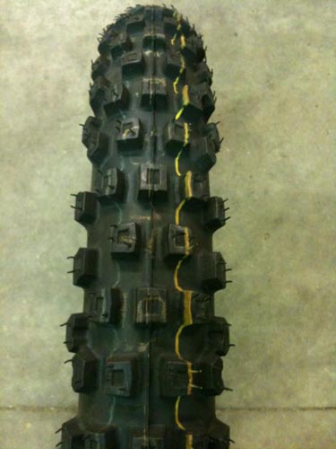 Le pneu Dunlop K 490 comme à l'orgine sur la moto de JMB